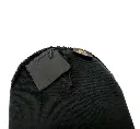 Gorro de Lana Negro con Parche Raw 3.webp
