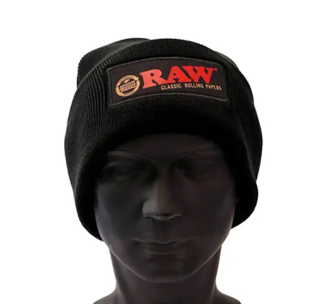 Gorro de Lana Negro con Parche Raw 4.webp