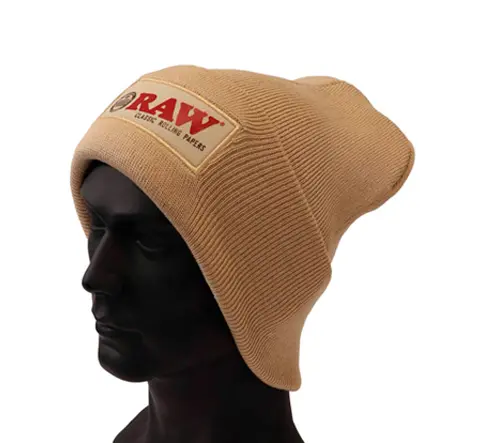 Gorro de Lana Beige con Parche Raw 2.webp